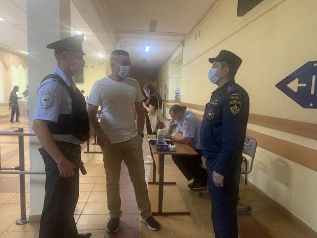 98 спасателей и 25 добровольцев будут дежурить на выборных участках 1 июля 2020 года