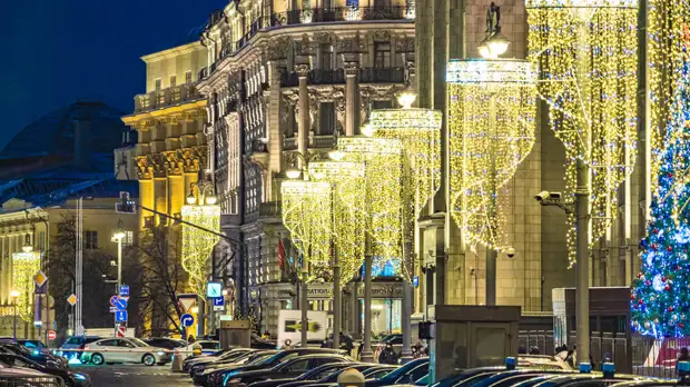 В Москве человек без гражданства впервые получил временное удостоверение личности