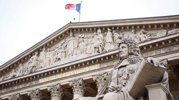 Парламент Франции собирается рассмотреть вопрос о доверии правительству