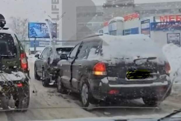 На проезде Яблочкова в Рязани из-за ДТП образовалась большая пробка