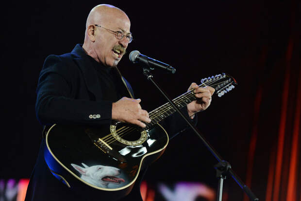 Певец Александр Розенбаум выступил с антивоенным обращением на концерте в Дубае