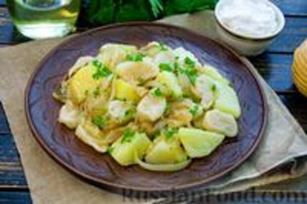 Фото к рецепту: Картофель с галушками и луком