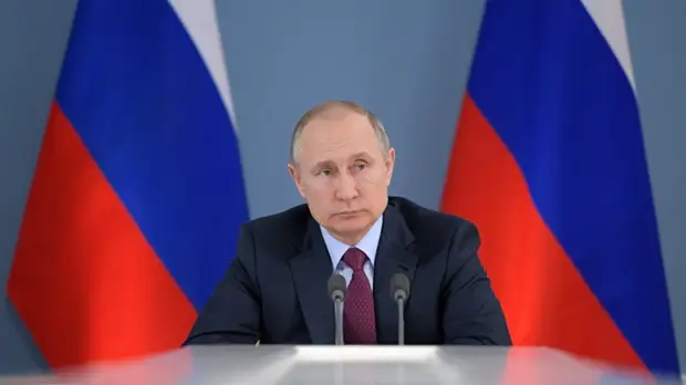 Песков: в Кремле следят за рейтингами Путина