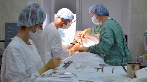 В Подмосковье врачи спасли пациентку после неудачной пластической операции