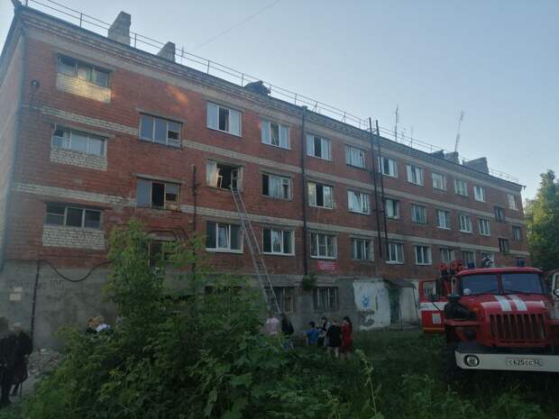 В Павлове пожарные спасли 27 человек при возгорании в многоквартирном доме