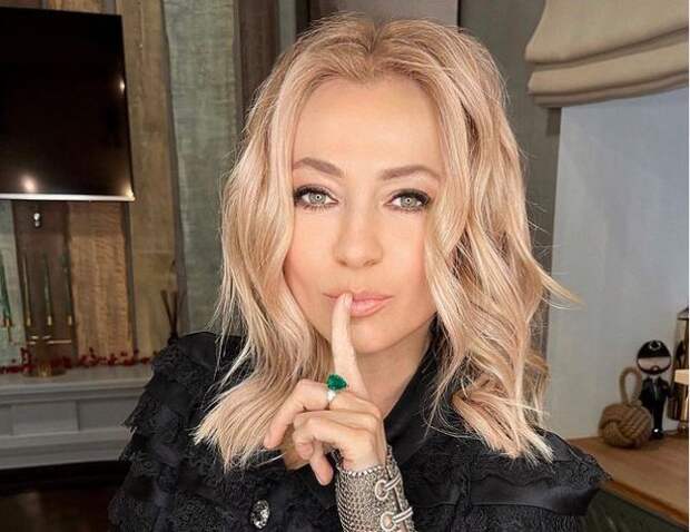 Попытки Рудковской удлинить ноги на фото насмешили пользователей