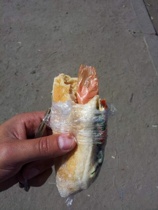 Очень низко над землей летел беспилотник. За ним, отчаянно матерясь, бежал пилот…