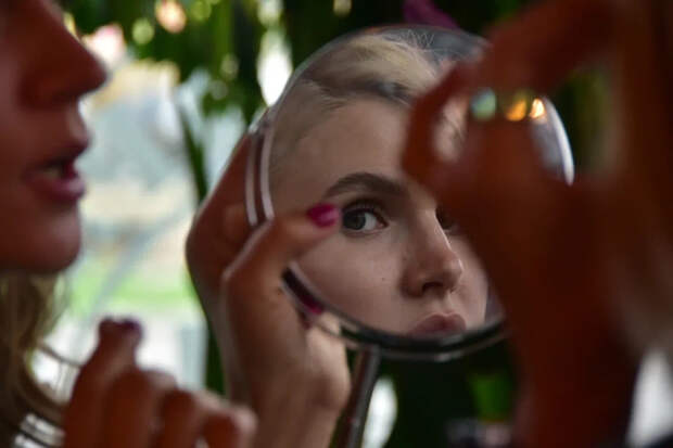 Буккальный массаж, гуаша и лимфодренаж: что реально помогает, а что может травмировать лицо