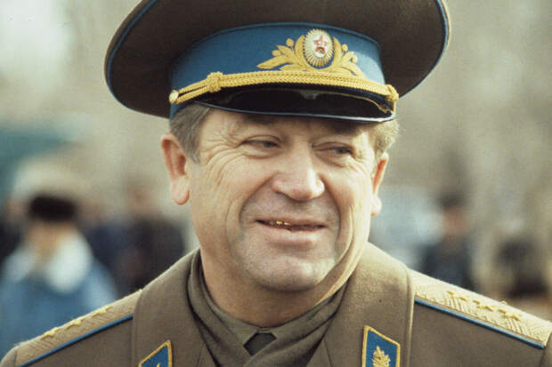 Путин указом наградил экс-командующего ВКС Владимира Иванова орденом Гагарина