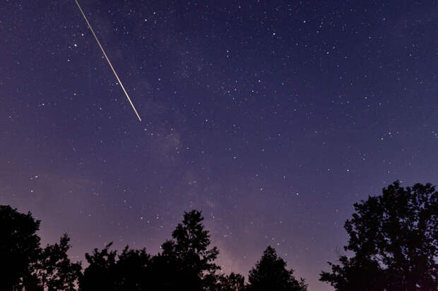 Жители Татарстана увидели быстро движущийся объект в небе