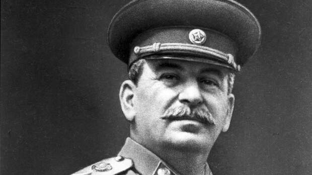 Правнук Сталина обозвал моральными уродами поклонников своего прадеда