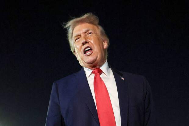 Трамп отказался ехать на предложенный Макроном саммит с участием России