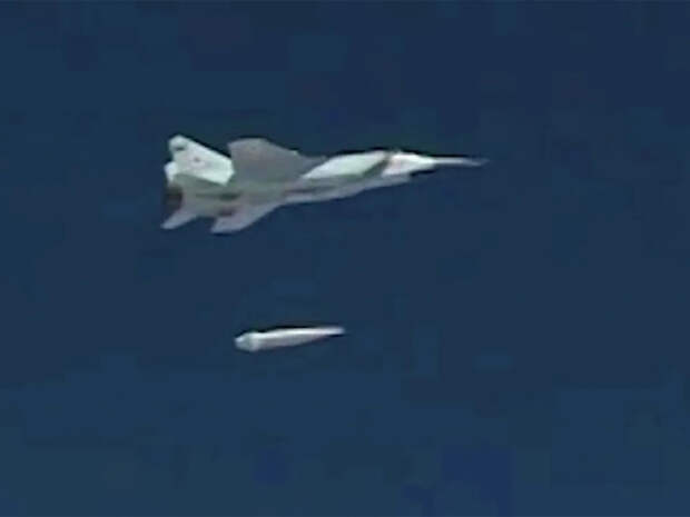 Летчик заснял на видео впечатляющий запуск «Кинжал» с истребителя МиГ-31 по объектам ВСУ