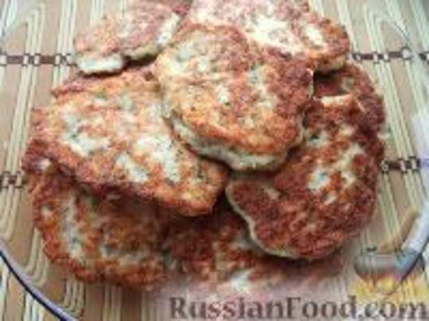 Фото к рецепту: Пряные куриные котлеты с чесноком и зеленью