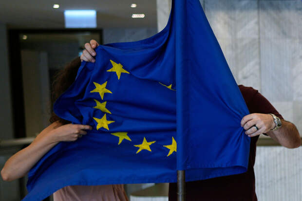 Politico: послы стран ЕС тайно управляют Европой из бункера