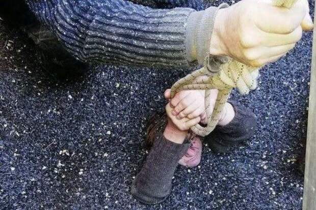 Женщина едва не утонула в цистерне с семечками Женщина едва не утонула в цистерне с семечками