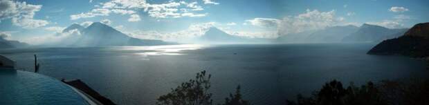 Lake Atitlan Guatemala2 panorama1 990x243 Озеро Атитлан: Место, где радуга обретает цвета