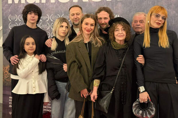 Певица Анастасия Стоцкая появилась на публике с детьми