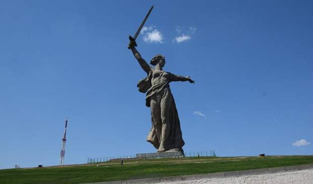 Депутат предложил перевезти памятник советским воинам из Латвии в Волгоград