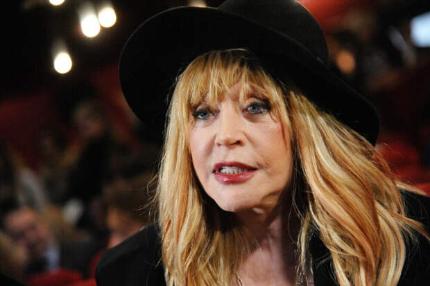 «Это уже не Алла»: 75-летняя Пугачёва без макияжа и фильтров — что скрывает молодой муж?