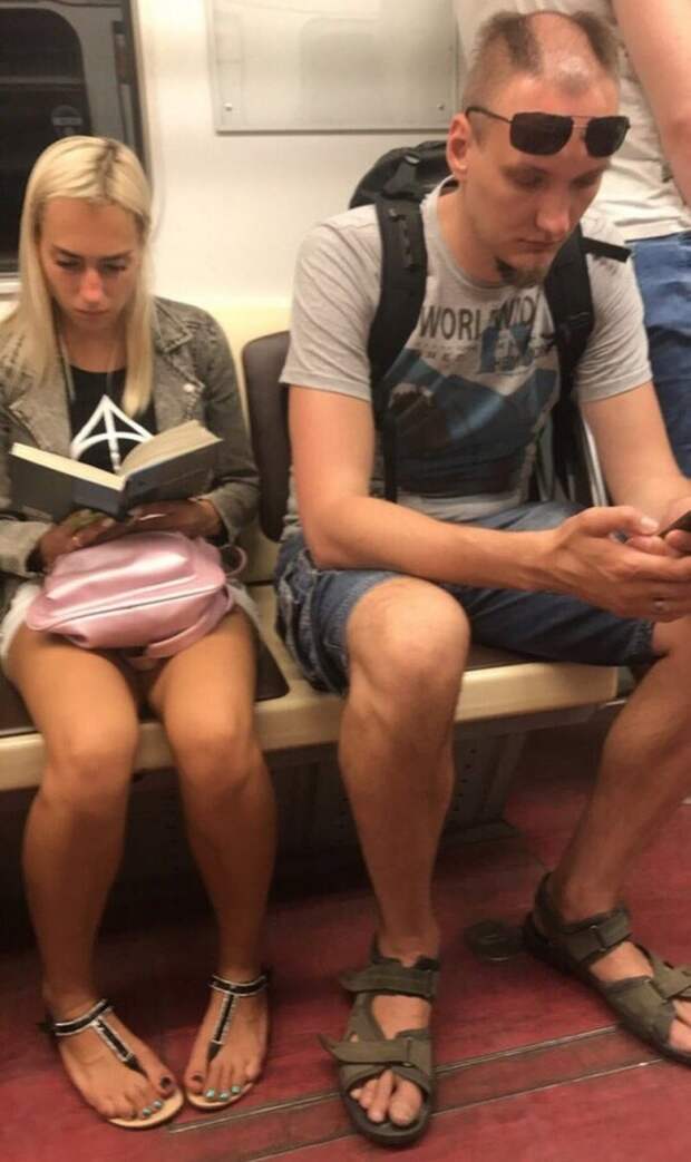 Модники и странные персонажи в метро