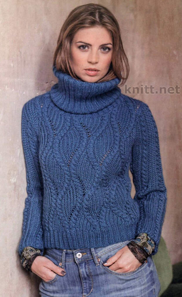 Пуловер синего цвета  с фантазийным  узором