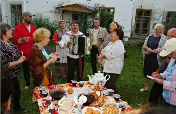 Мужчина по имени Алексей купил просторную двушку у моря. Похвастался перед друзьями и родственниками, как без этого? А как весна пришла, так звонки начались: какие у вас планы на лето?-3