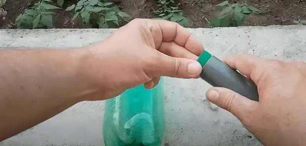 Капельная система полива из обычной бутылки