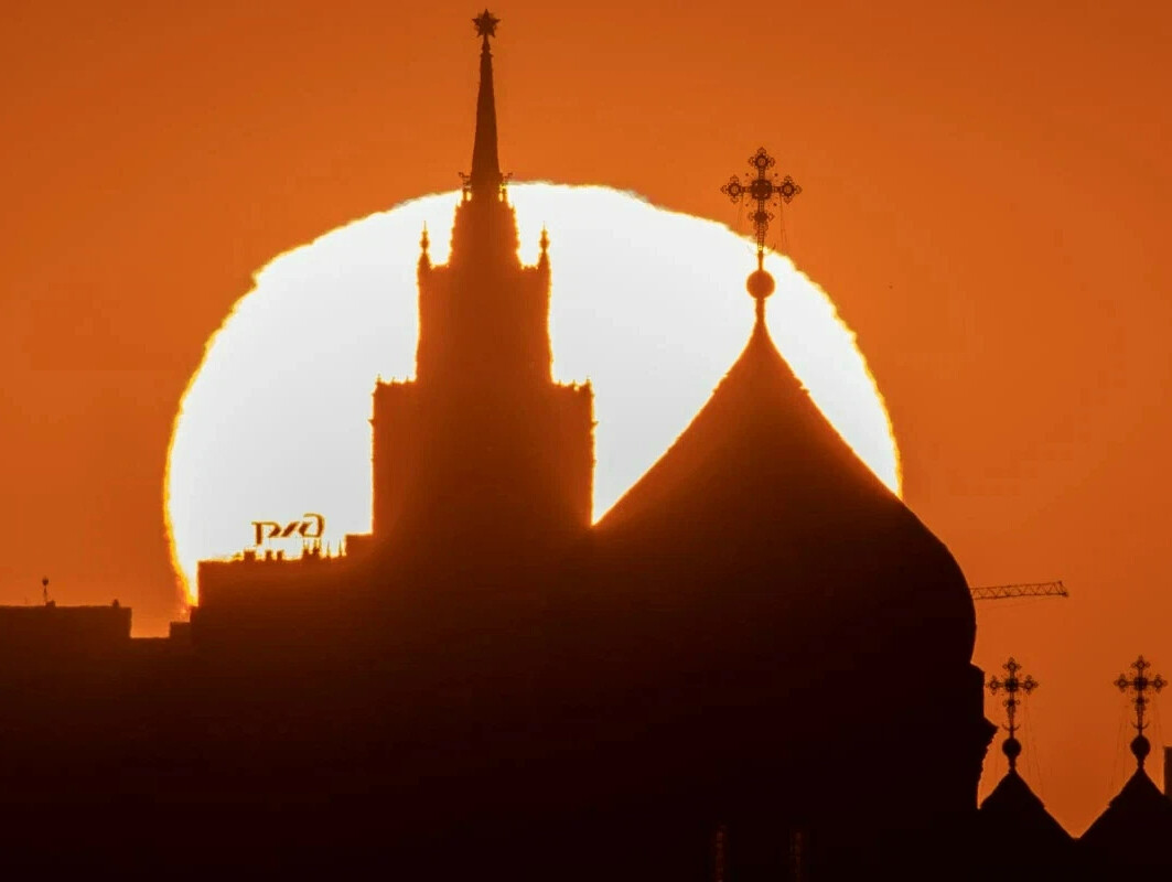 Как встречают рассвет разные регионы России