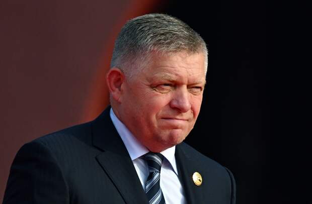 Фицо назвал безумием финансирование Украины ЕС