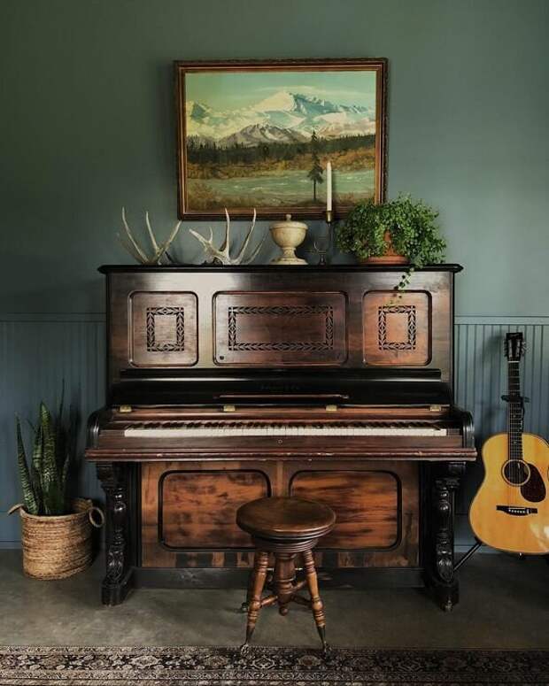 Старые буфеты, комоды и фортепиано. Их тоже можно подружить с современным интерьером.