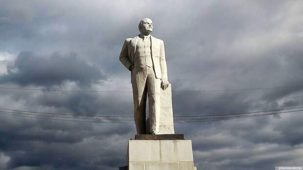 На Урале против памятника Ленину сгоняют детей