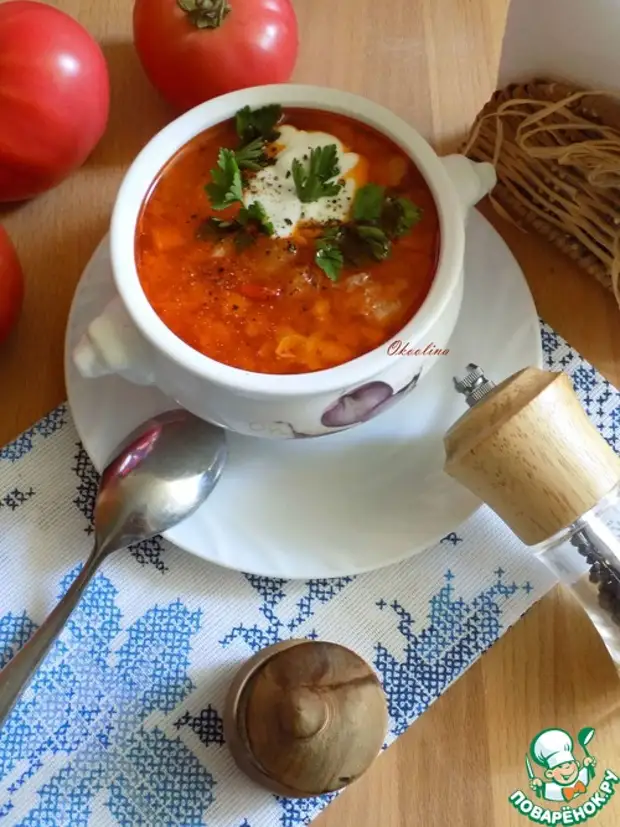 Щи с томатом рецепт. Щи с томатом. Суп из яблок в казане. Холодные щи на помидорном рассоле. Суп с яблоками Мем.