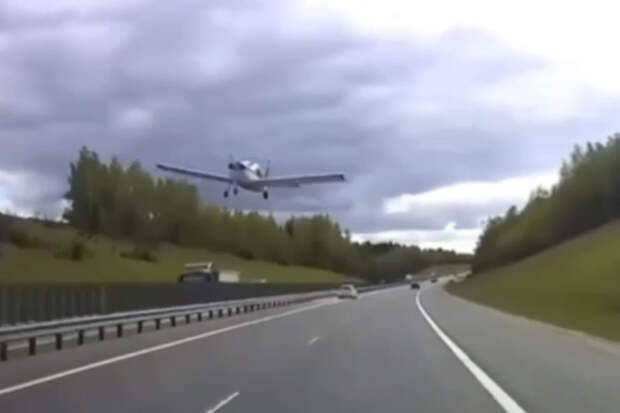 Росавиация расследует инцидент с самолетом, пролетевшим над трассой под Москвой