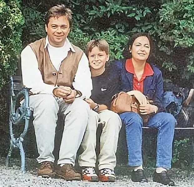 Андрей Леонов с сыном Женей и женой Марией Алехандра Куэвас.