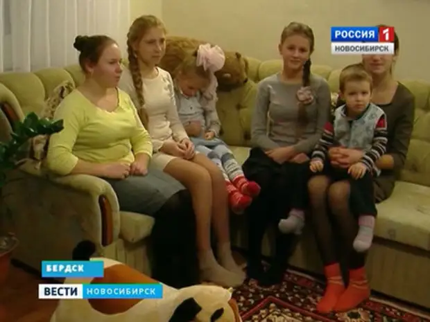 Мама в 16 саратов. Босые многодетные семьи. Бердск самые многодетные семьи.