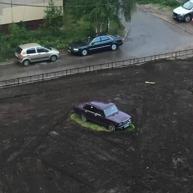Отдельное место на отдельной парковке. | Фото: Tumblr Gallery. Отдельное место на отдельной парковке. | Фото: Tumblr Gallery.
