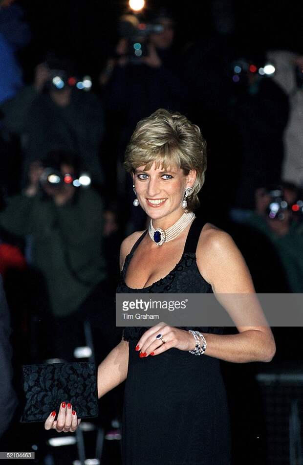 Princess Diana And Press Photographers : News Photo