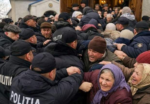 Храм в Деренеу. Народ одного села встал в полный рост за всю Молдавию