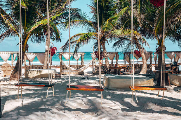 Посольство в Мексике рекомендовало россиянам избегать массового скопления людей