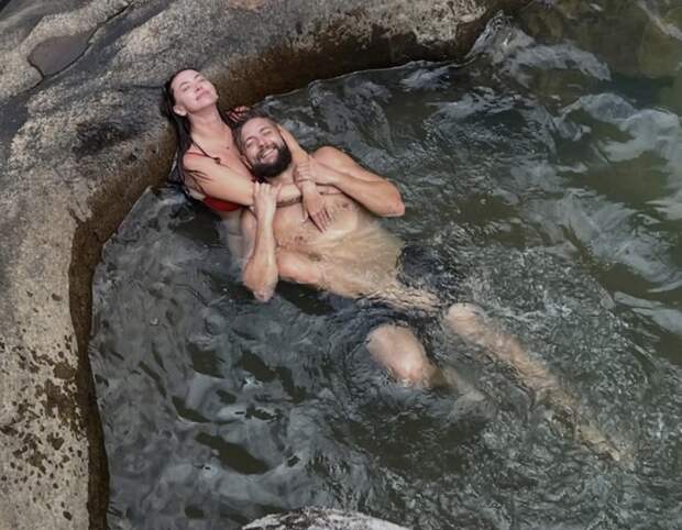 Наталья Фриске поделилась романтичными кадрами с мужем во время отдыха во Вьетнаме