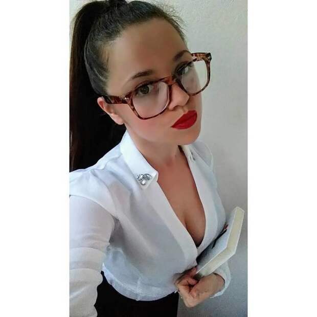 Иногда в школах становится так жарко, что это уже ни в какие ворота не лезет. 1 сентября, девушка, красота, родители, учеба, учитель, школа