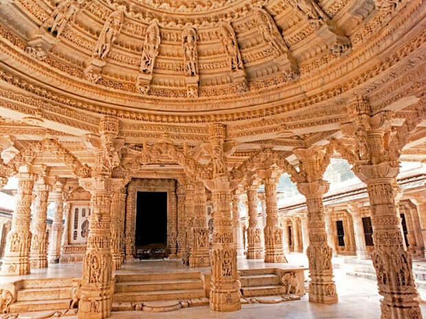 Резьба одного из храмов Дилвары. Фото: Aamir Sodha, google.com