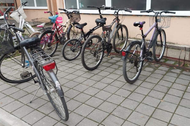 Россиянам напомнили, что хранение в подъездах колясок и велосипедов влечет штраф