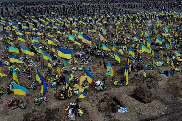 Украина создала доктрину мертвых героев ради картинки для Запада
