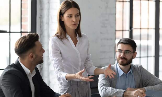 Бизнес-уловки: разбор популярных «женских» приемов на сложных переговорах