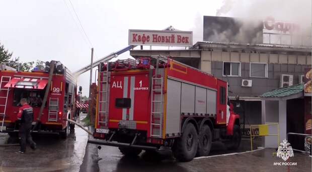 МЧС: в Хабаровске тушили пожар в кафе рядом с рынком на площади 700 м2
