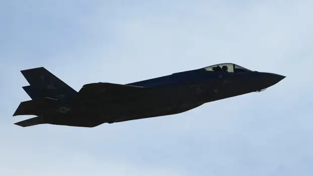 Истребитель F-35 ВВС США упал в Южно-Китайское море