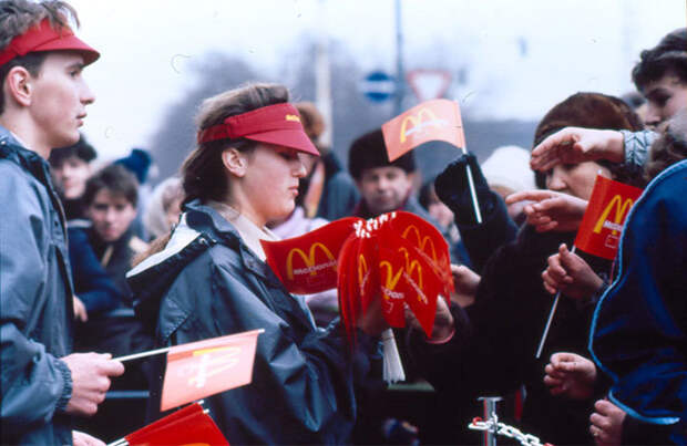Эпические фото о том, как в Москве в 1990 году открылся первый McDonald’s