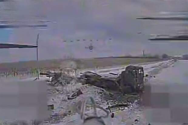 Дрон подорвал тягач Iveco ВСУ с десятками снарядов в кузове